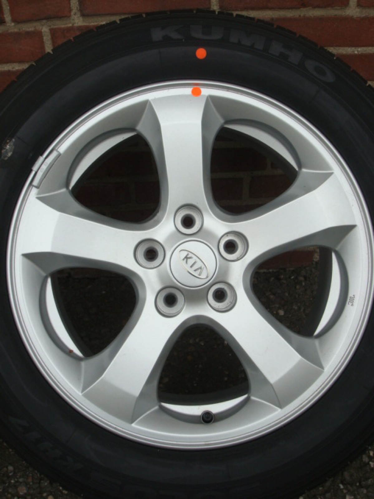 17’’ Originele Kia velgen en banden steek 5x114,3 te koop - Velgen Markt